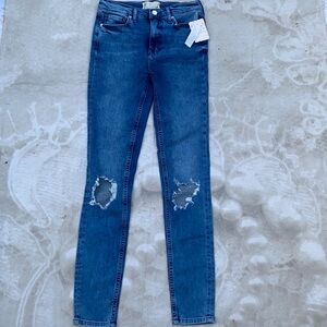 Free people Skinny Jeans in Light Indigo Size 27